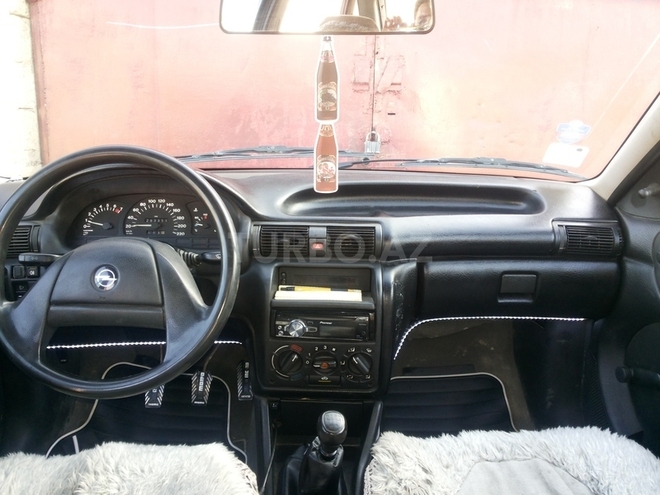 Opel Astra 1994, 300,000 km - 1.6 l - Bakı