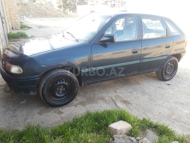 Opel Astra 1994, 300,000 km - 1.6 l - Bakı