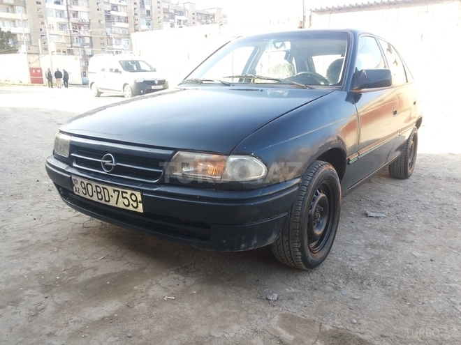 Opel Astra 1994, 300,000 km - 1.6 l - Bakı