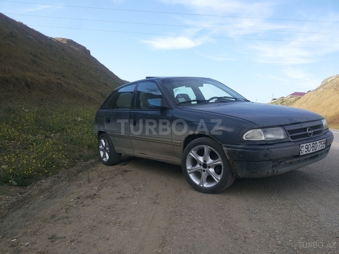 Opel Astra 1994, 300,000 km - 1.6 l - Bakı