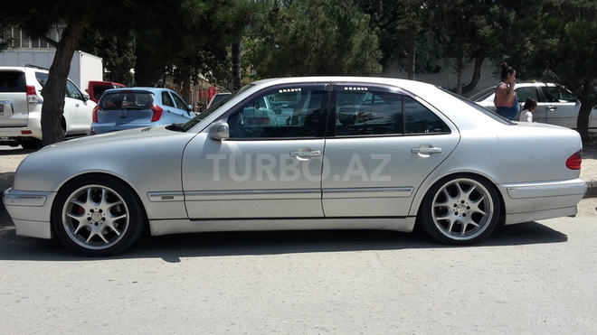 Mercedes E 320 2001, 128,000 km - 3.2 l - Bakı
