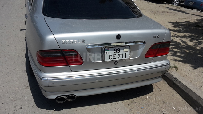 Mercedes E 320 2001, 128,000 km - 3.2 l - Bakı