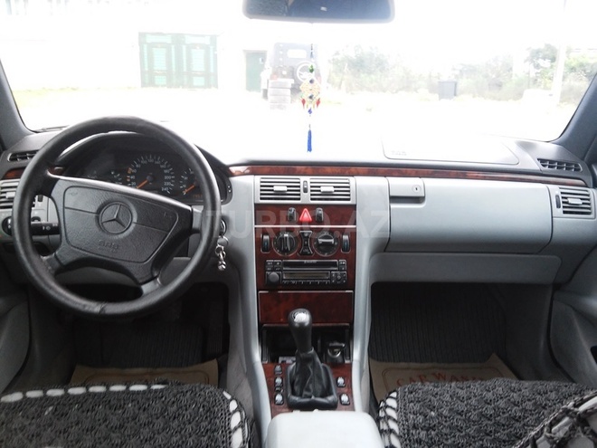 Mercedes E 200 1998, 350,000 km - 2.0 l - Şabran
