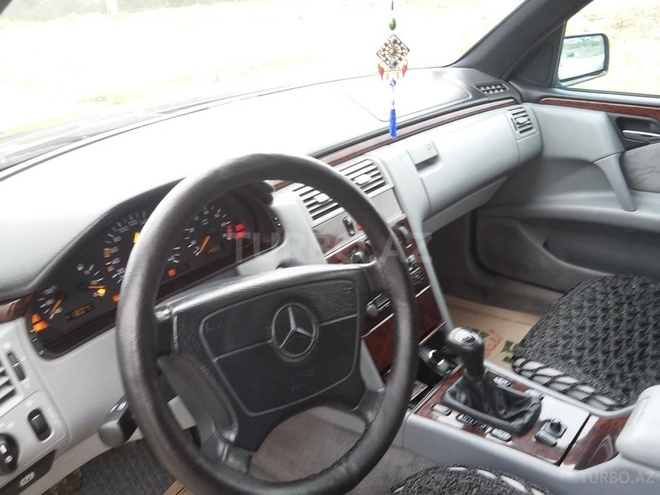 Mercedes E 200 1998, 350,000 km - 2.0 l - Şabran