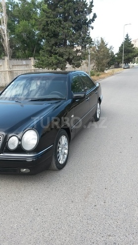 Mercedes E 240 1999, 257,000 km - 2.4 l - Sumqayıt