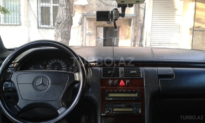 Mercedes E 320 1996, 196,237 km - 3.2 l - Bakı