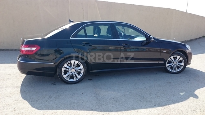 Mercedes E 220 2011, 135,000 km - 2.2 л - Bakı