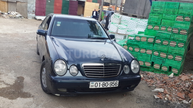 Mercedes E 220 1999, 294,000 km - 0.3 l - Bakı