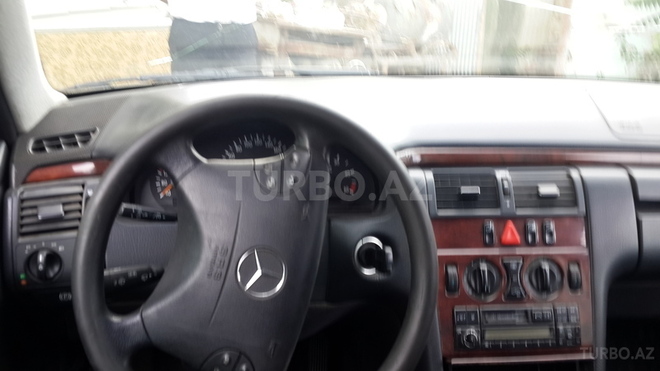 Mercedes E 220 1999, 294,000 km - 0.3 l - Bakı