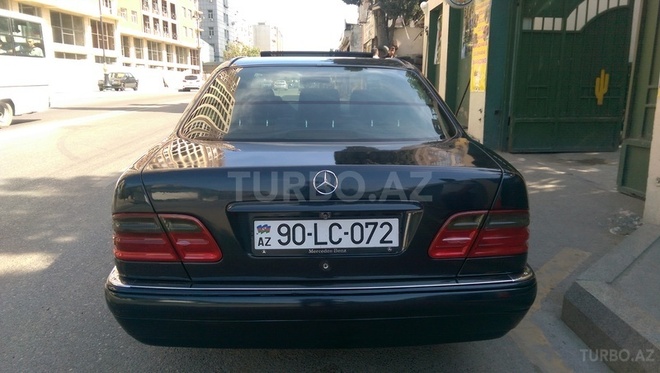 Mercedes E 240 1999, 243,000 km - 2.4 l - Bakı