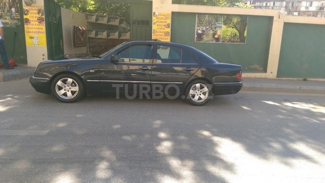Mercedes E 240 1999, 243,000 km - 2.4 l - Bakı