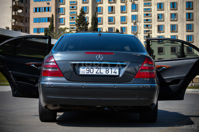 Mercedes E 220 2002, 230,000 km - 2.2 l - Bakı