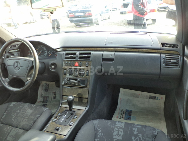 Mercedes E 230 1996, 171,000 km - 2.3 l - Gəncə