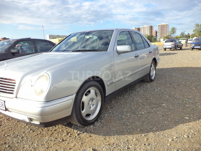 Mercedes E 230 1996, 171,000 km - 2.3 l - Gəncə