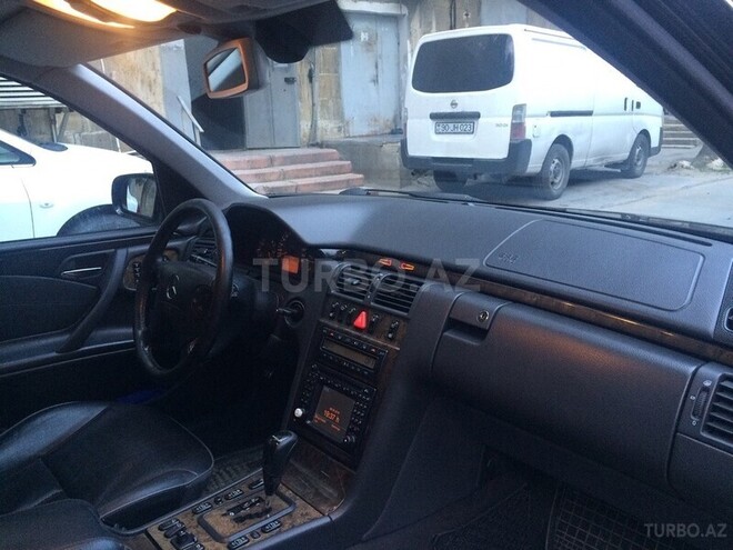 Mercedes E 270 2001, 240,000 km - 2.7 l - Bakı