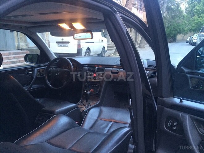 Mercedes E 270 2001, 240,000 km - 2.7 l - Bakı