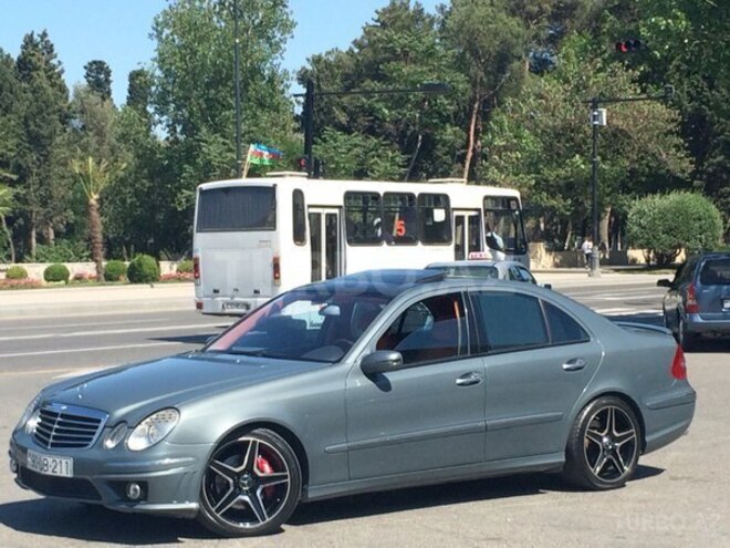 Mercedes E 320 2004, 133,000 km - 3.2 l - Bakı