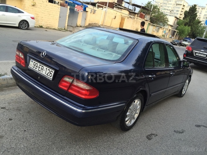 Mercedes E 240 1999, 215,000 km - 2.4 л - Bakı