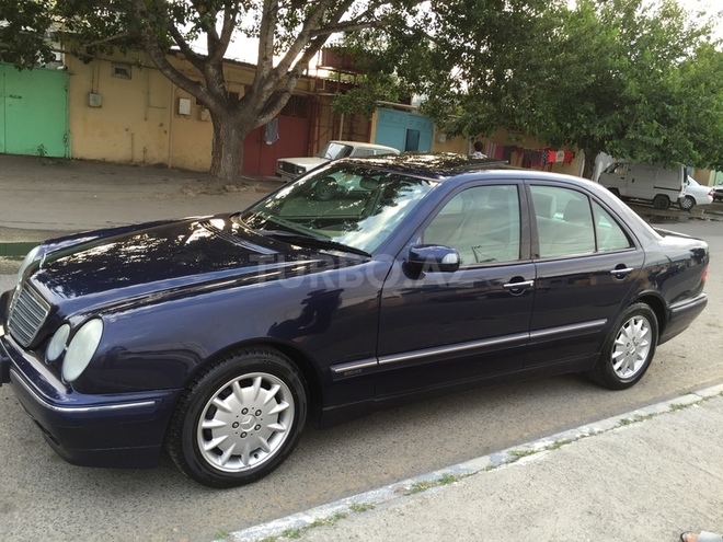 Mercedes E 240 1999, 215,000 km - 2.4 л - Bakı