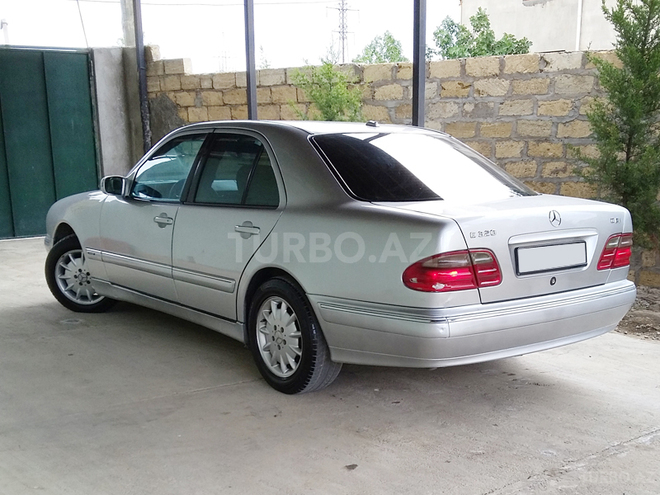 Mercedes E 320 2000, 246,581 km - 3.2 l - Xırdalan