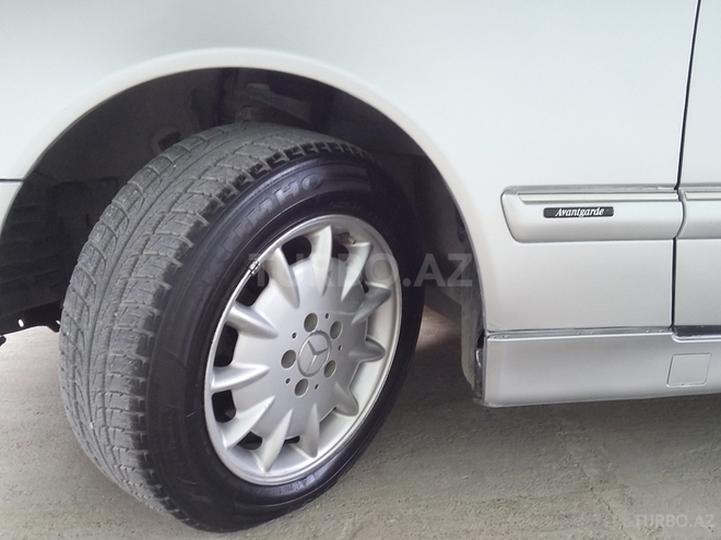 Mercedes E 320 2000, 246,581 km - 3.2 l - Xırdalan