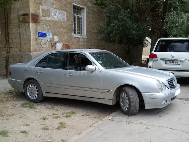 Mercedes E 320 2000, 246,581 km - 3.2 l - Xırdalan