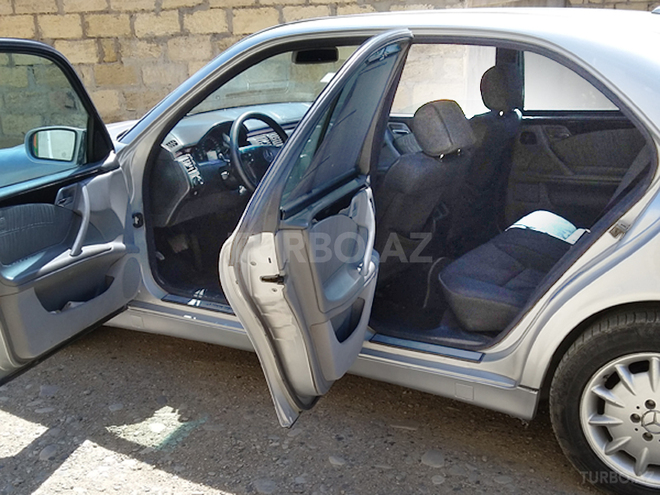 Mercedes E 320 2000, 246,581 km - 3.2 l - Xırdalan