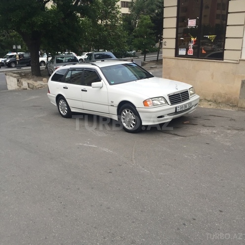 Mercedes C 220 2000, 245,000 km - 2.2 l - Bakı
