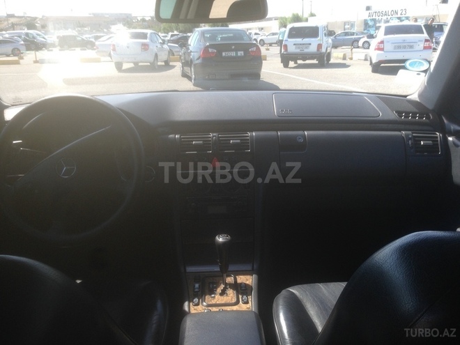 Mercedes E 220 2000, 245,000 km - 2.2 l - Bakı