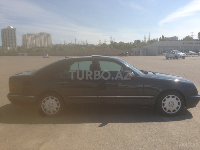 Mercedes E 220 2000, 245,000 km - 2.2 l - Bakı