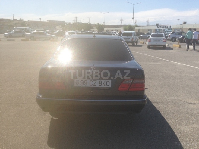 Mercedes E 220 2000, 245,000 km - 2.2 l - Bakı
