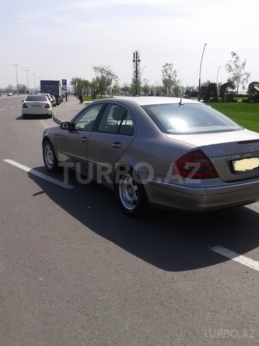 Mercedes E 220 2002, 227,000 km - 2.2 л - Bakı