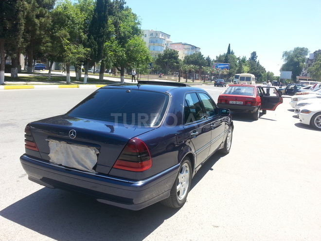 Mercedes C 220 1998, 238,444 km - 2.2 l - Sumqayıt