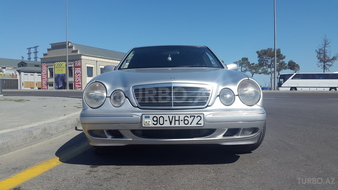 Mercedes E 220 2000, 266,000 km - 2.2 л - Bakı