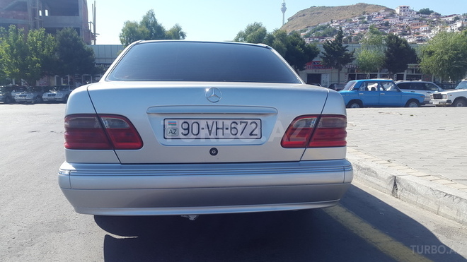 Mercedes E 220 2000, 266,000 km - 2.2 л - Bakı