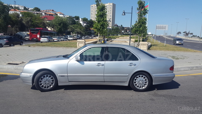 Mercedes E 220 2000, 266,000 km - 2.2 л - Bakı