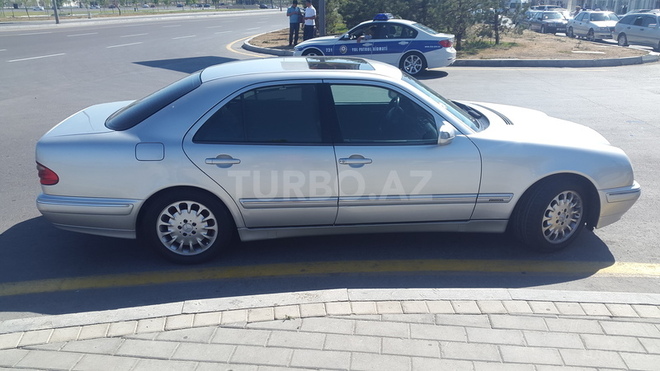 Mercedes E 220 2000, 266,000 km - 2.2 л - Bakı