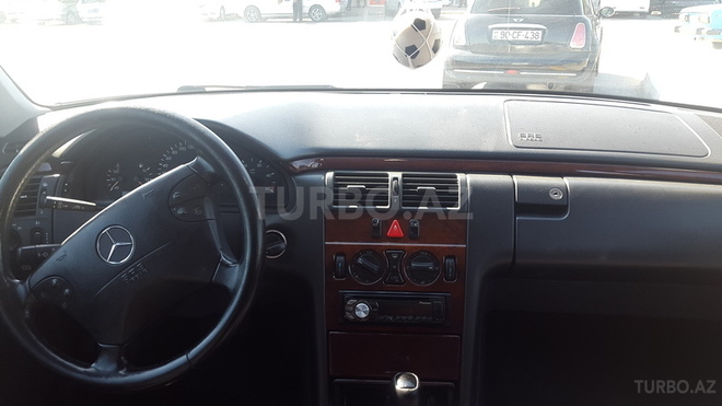 Mercedes E 220 2000, 266,000 km - 2.2 л - Bakı