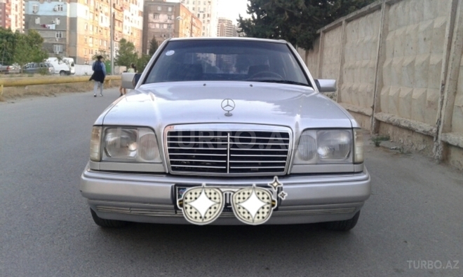 Mercedes E 200 1993, 300,000 km - 2.0 л - Bakı