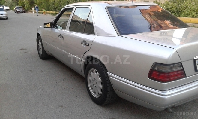 Mercedes E 200 1993, 300,000 km - 2.0 л - Bakı
