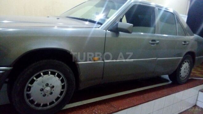 Mercedes E 300 1986, 442,000 km - 3.0 l - Bakı