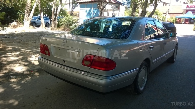 Mercedes E 240 1998, 234,575 km - 2.4 l - Bakı
