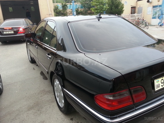 Mercedes E 200 1998, 256,133 km - 2.0 l - Bakı
