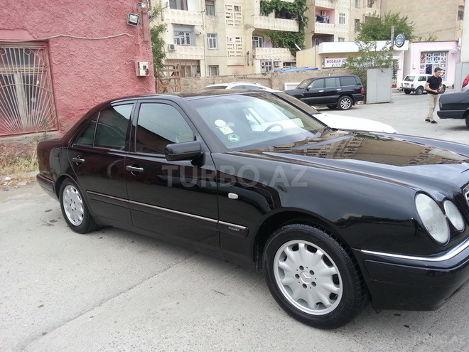Mercedes E 200 1998, 256,133 km - 2.0 l - Bakı