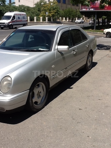 Mercedes E 220 1997, 270,000 km - 2.2 л - Bakı