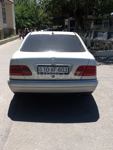 Mercedes E 220 1997, 270,000 km - 2.2 л - Bakı