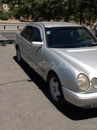 Mercedes E 220 1997, 270,000 km - 2.2 л - Bakı