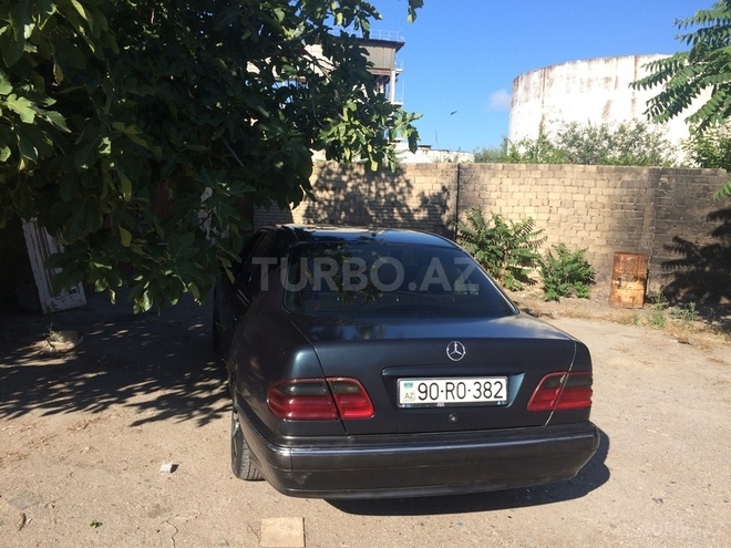 Mercedes E 220 2000, 476,516 km - 2.2 l - Bakı