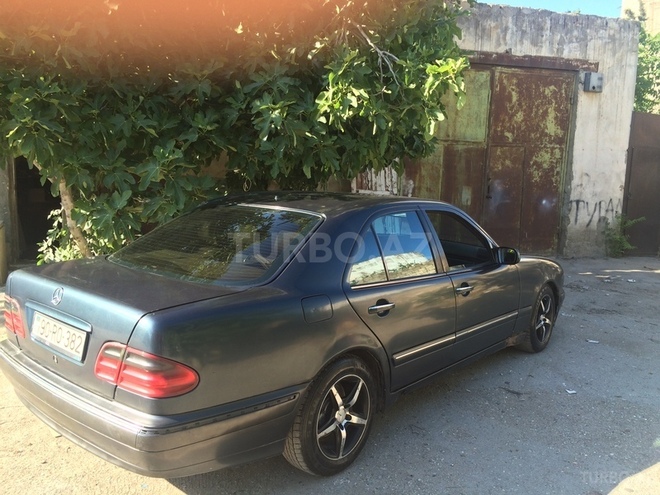 Mercedes E 220 2000, 476,516 km - 2.2 l - Bakı