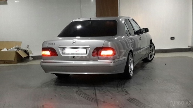 Mercedes E 280 1999, 224,000 km - 2.8 l - Bakı